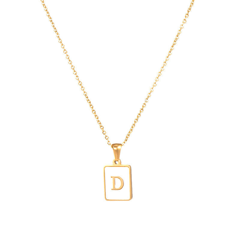 Collar con Inicial Cuadrada
