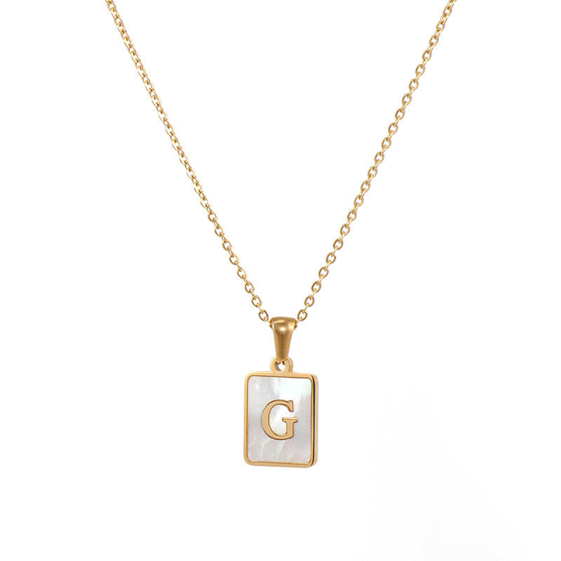 Collar con Inicial Cuadrada