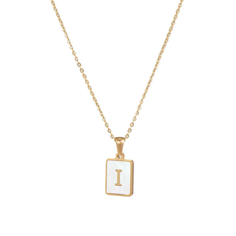 Collar con Inicial Cuadrada