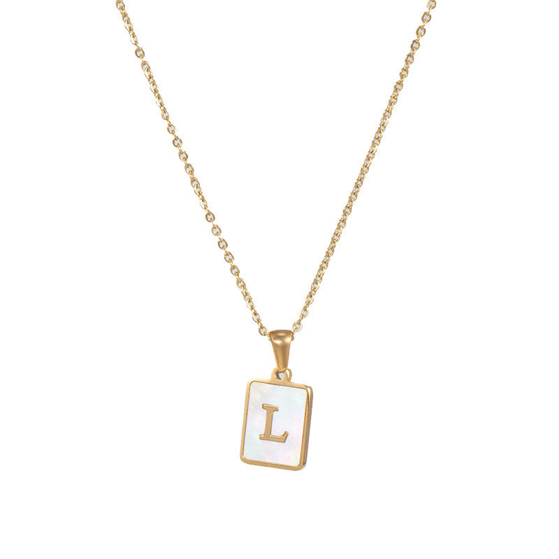 Collar con Inicial Cuadrada