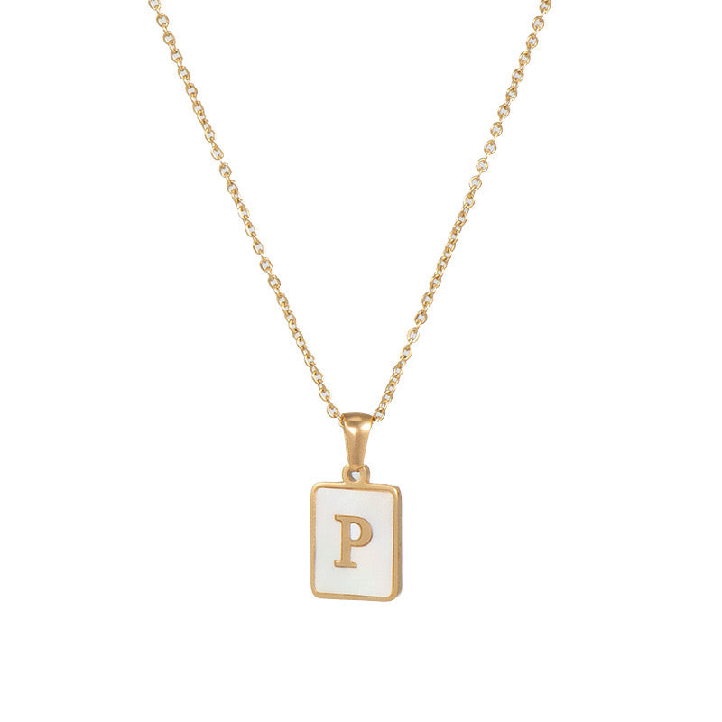 Collar con Inicial Cuadrada