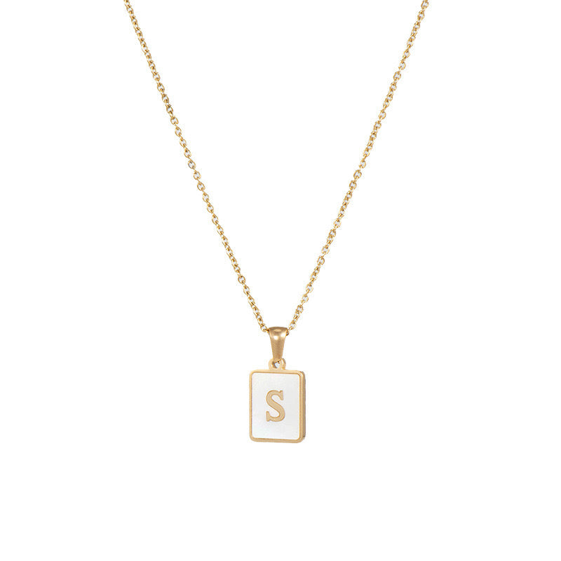 Collar con Inicial Cuadrada