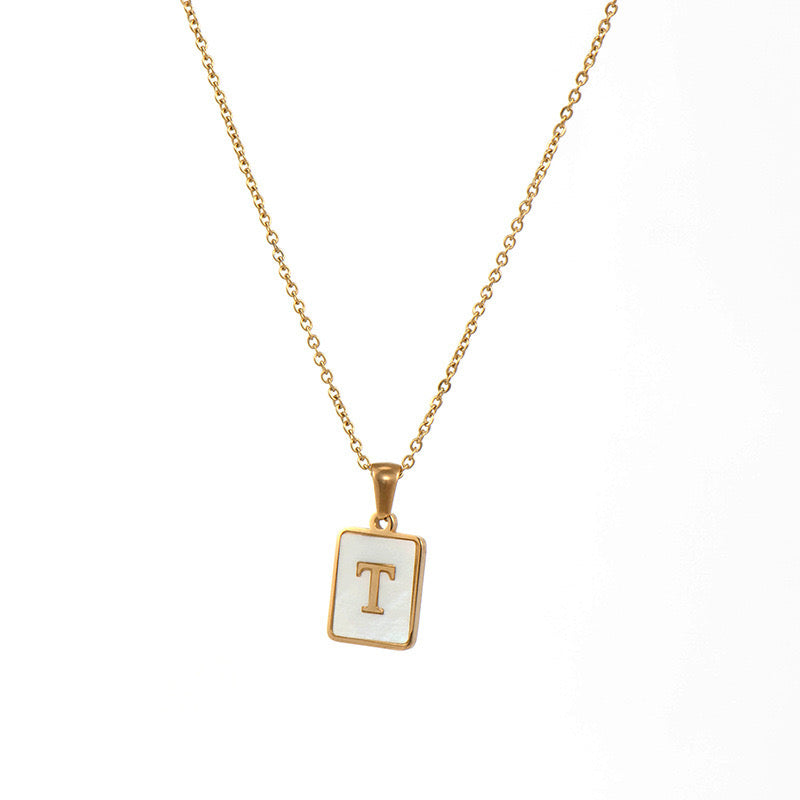 Collar con Inicial Cuadrada