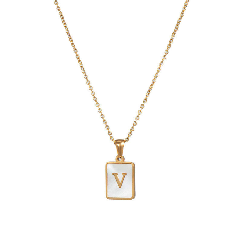 Collar con Inicial Cuadrada