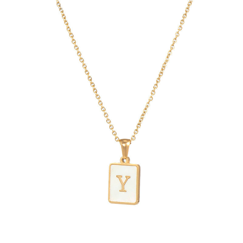 Collar con Inicial Cuadrada