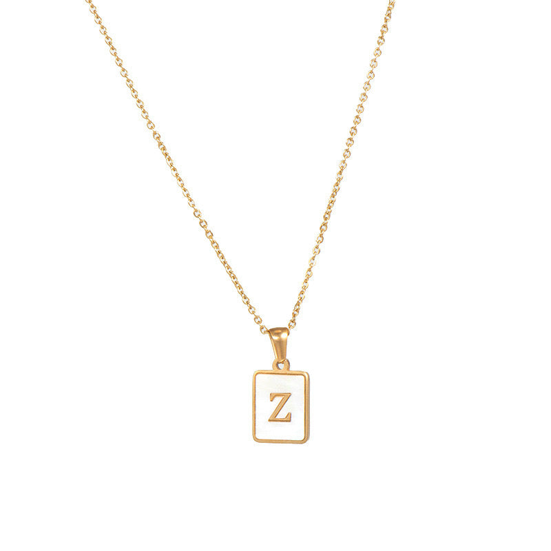 Collar con Inicial Cuadrada