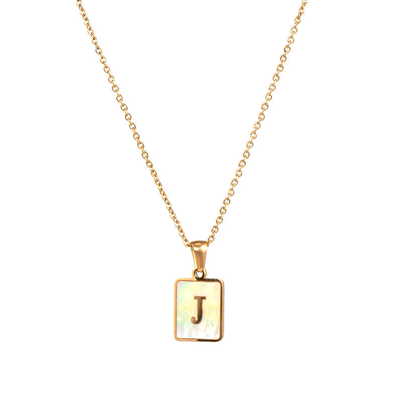 Collar con Inicial Cuadrada
